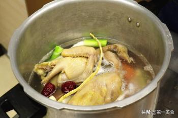 一鸽胜九鸡，炖鸽子汤需要焯水吗？教你正确做法，肉嫩汤鲜营养高  -图6